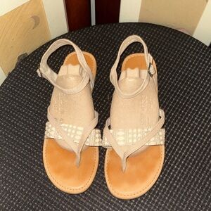 Tom’s Women’s Beige Suede T-Strap Sandals